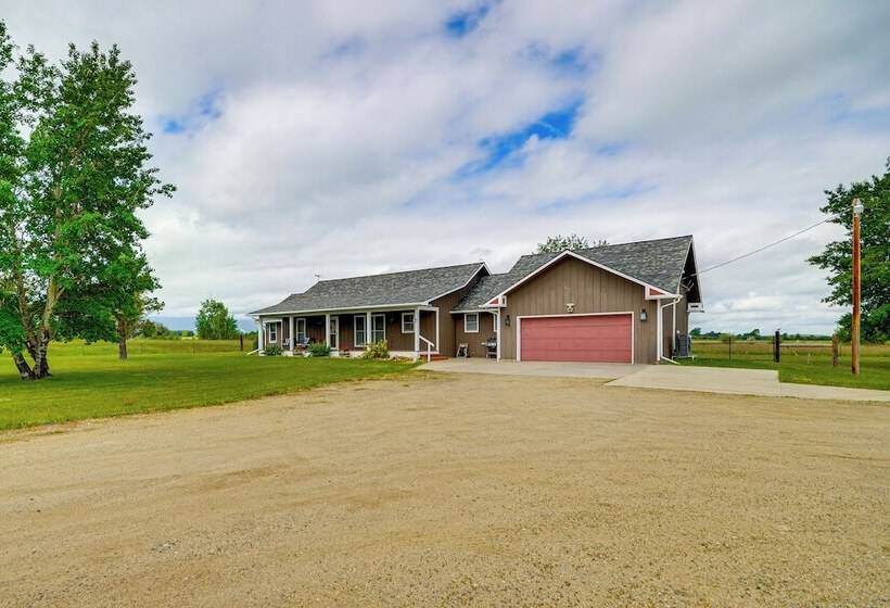 Lovely Roberts Home W/ Patio & Mountain Views!