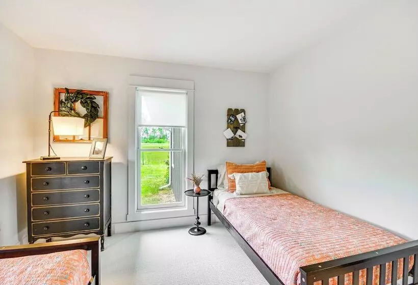 Lovely Roberts Home W/ Patio & Mountain Views!