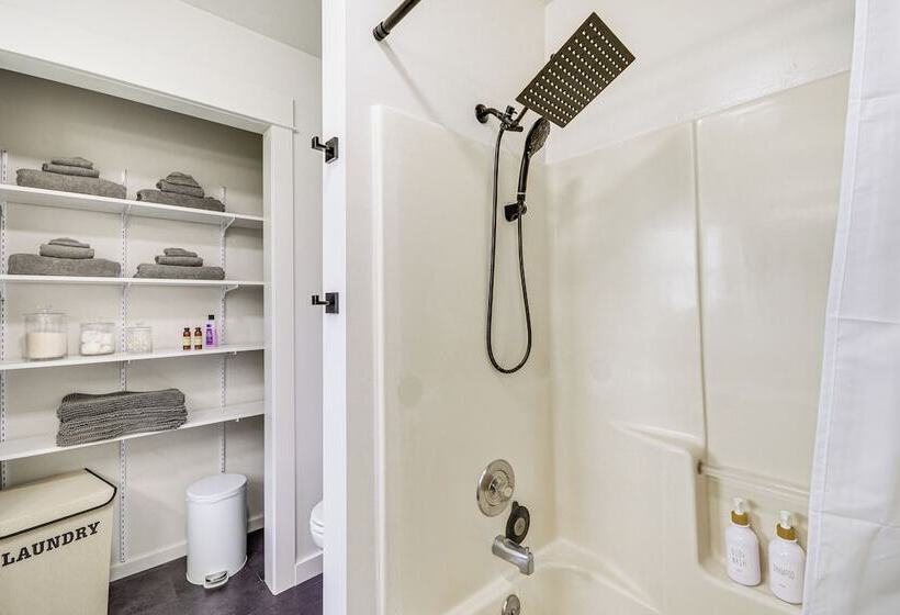 Lovely Roberts Home W/ Patio & Mountain Views!