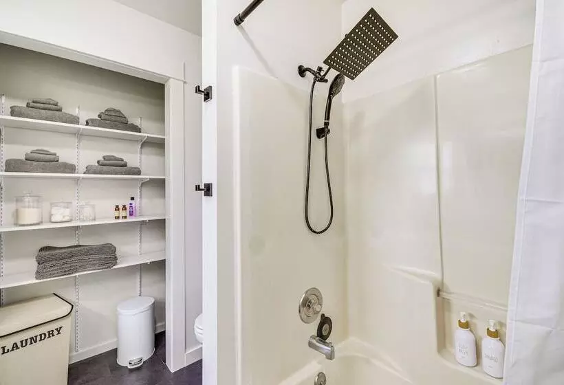 Lovely Roberts Home W/ Patio & Mountain Views!