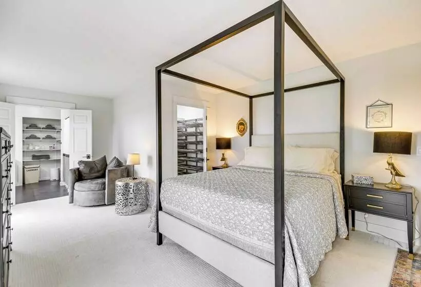 Lovely Roberts Home W/ Patio & Mountain Views!