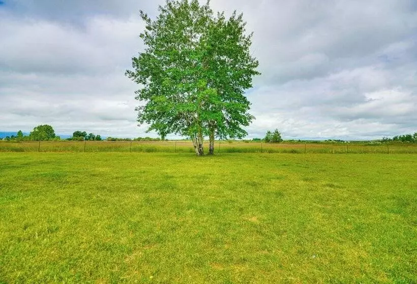 Lovely Roberts Home W/ Patio & Mountain Views!