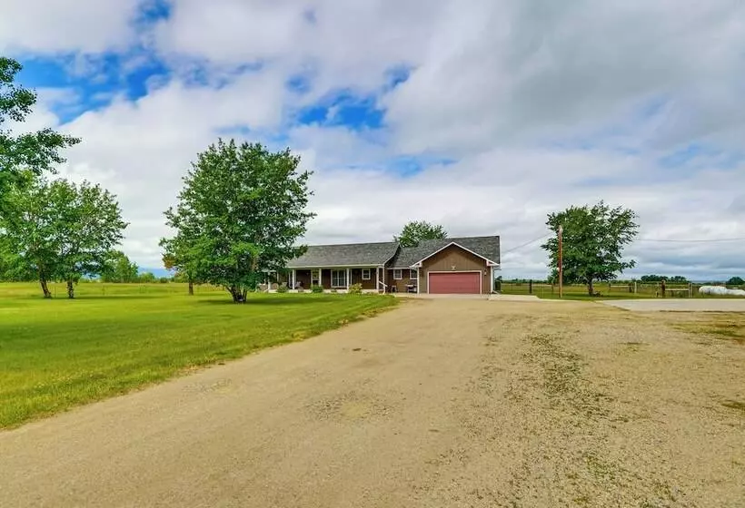 Lovely Roberts Home W/ Patio & Mountain Views!