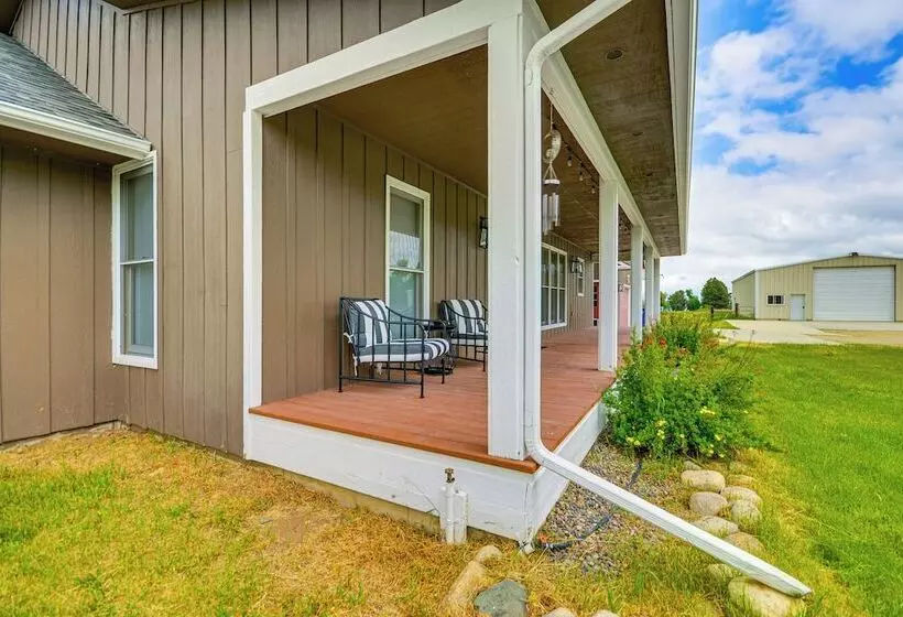 Lovely Roberts Home W/ Patio & Mountain Views!