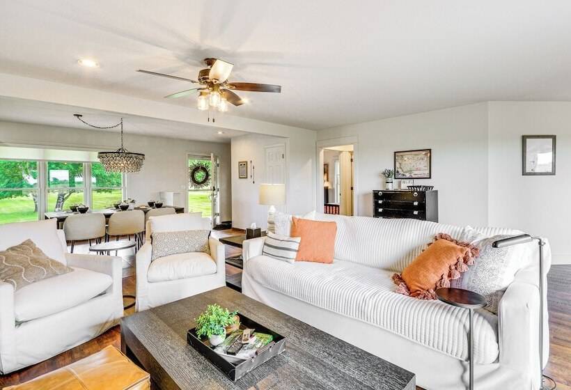 Lovely Roberts Home W/ Patio & Mountain Views!