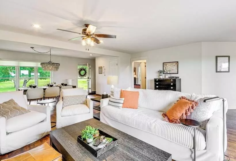 Lovely Roberts Home W/ Patio & Mountain Views!