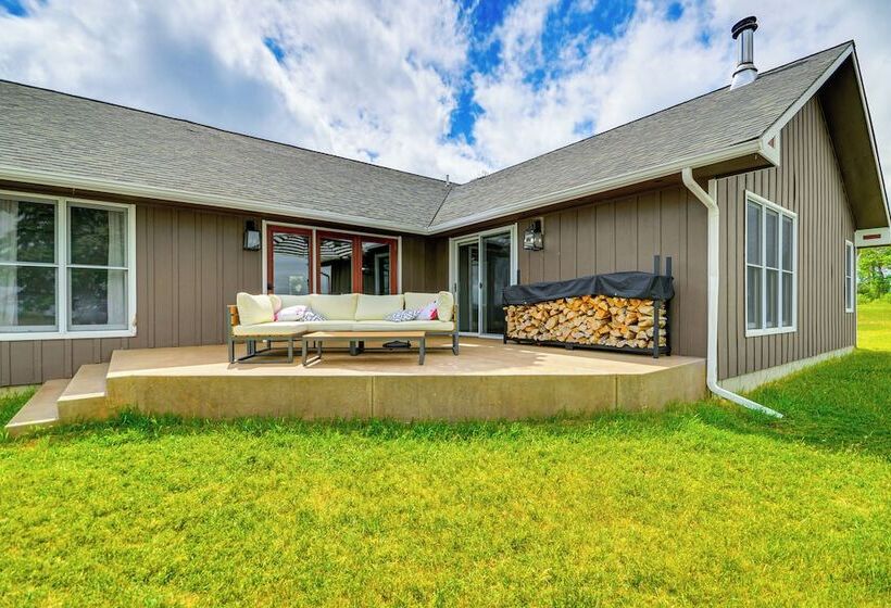 Lovely Roberts Home W/ Patio & Mountain Views!