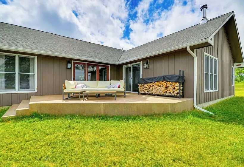 Lovely Roberts Home W/ Patio & Mountain Views!
