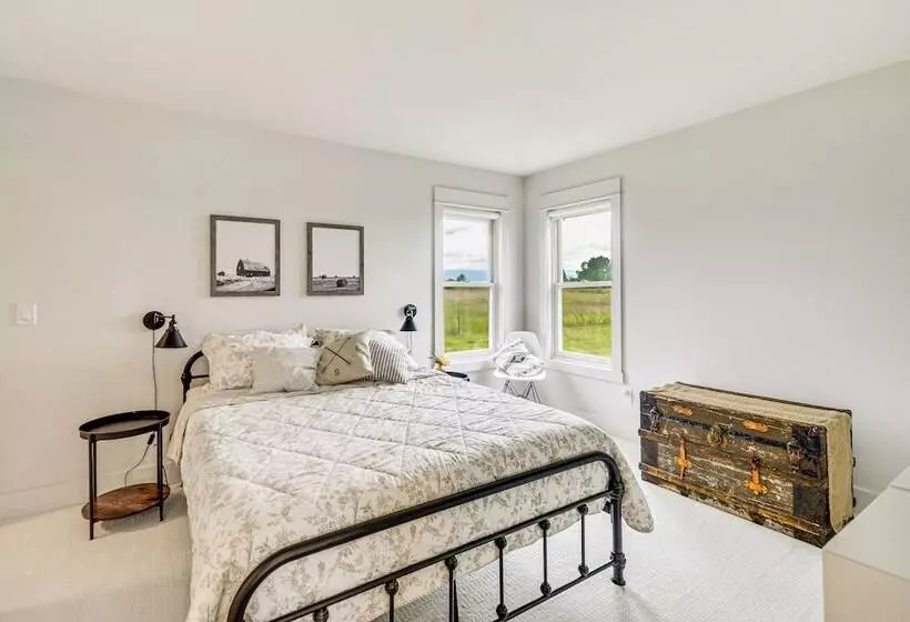 Lovely Roberts Home W/ Patio & Mountain Views!