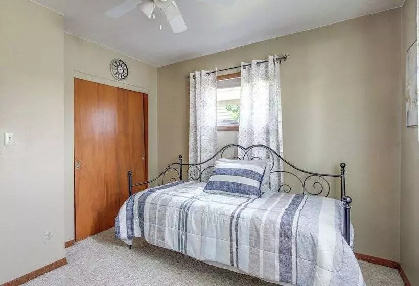 Walk To Park: Waterloo Home W/ Furnished Deck