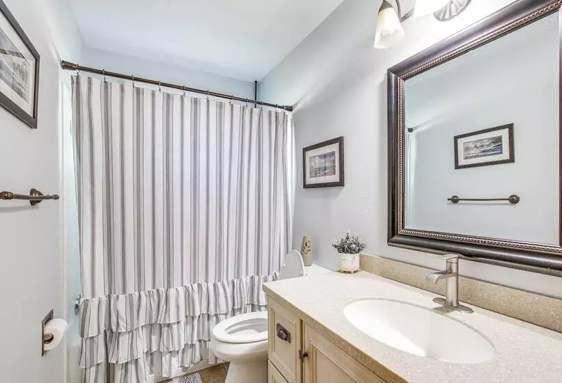 Walk To Park: Waterloo Home W/ Furnished Deck