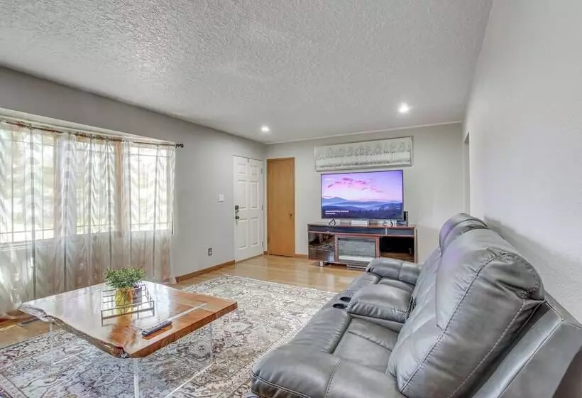 Walk To Park: Waterloo Home W/ Furnished Deck