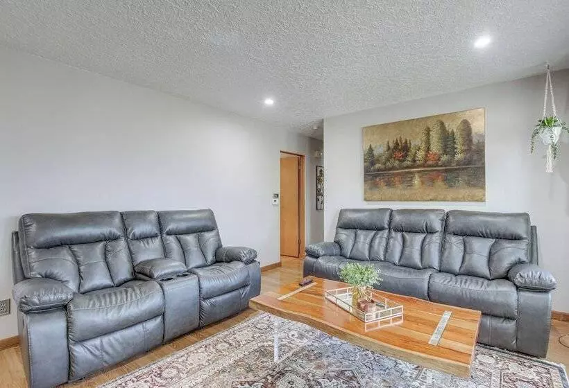 Walk To Park: Waterloo Home W/ Furnished Deck