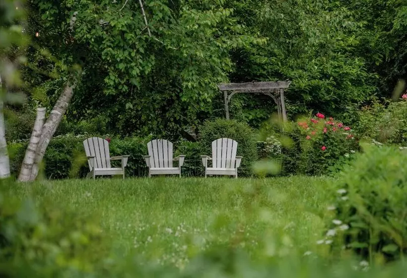 Majatalo 254 South Union Street Guest House