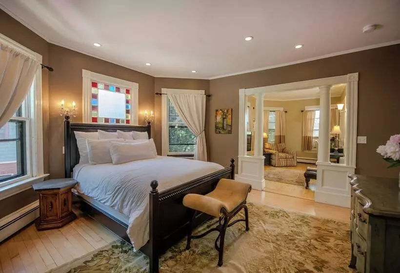 Majatalo 254 South Union Street Guest House