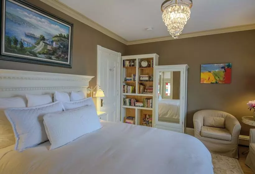 Majatalo 254 South Union Street Guest House