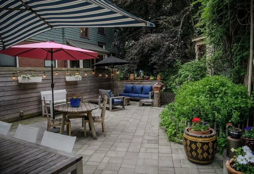 Majatalo 254 South Union Street Guest House