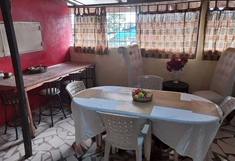 پانسیون Miss. Emily Place