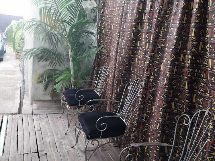 پانسیون Miss. Emily Place