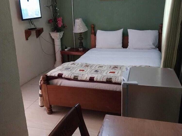 پانسیون Miss. Emily Place