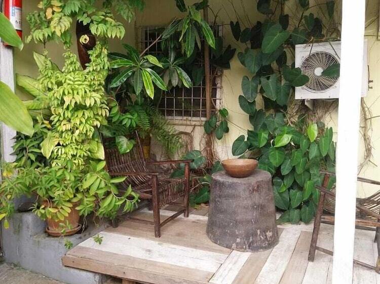 پانسیون Miss. Emily Place