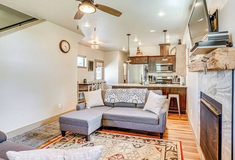 Charming Donnelly Home   1 Mi To Lake Cascade!