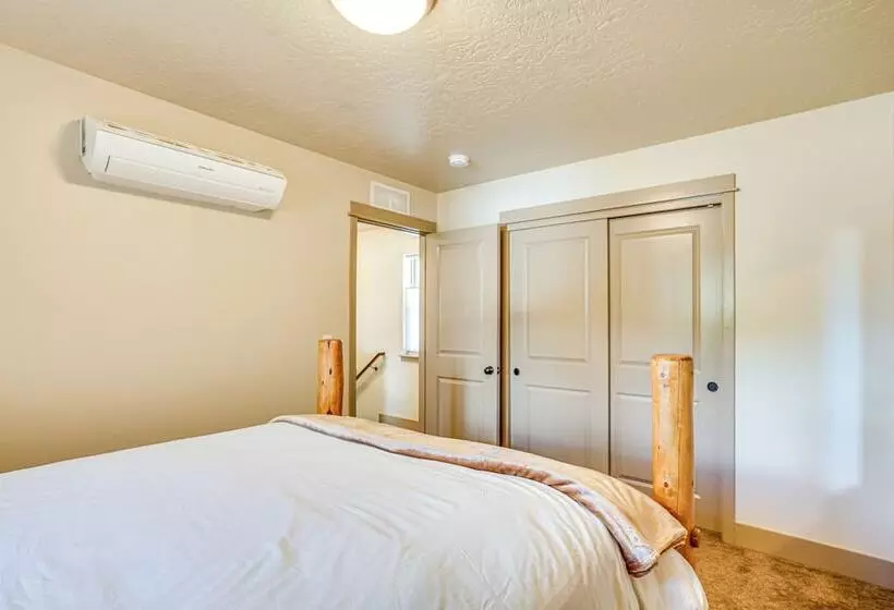 Charming Donnelly Home   1 Mi To Lake Cascade!