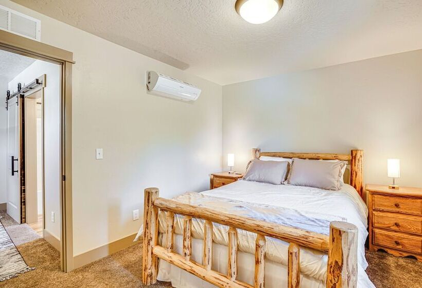 Charming Donnelly Home   1 Mi To Lake Cascade!