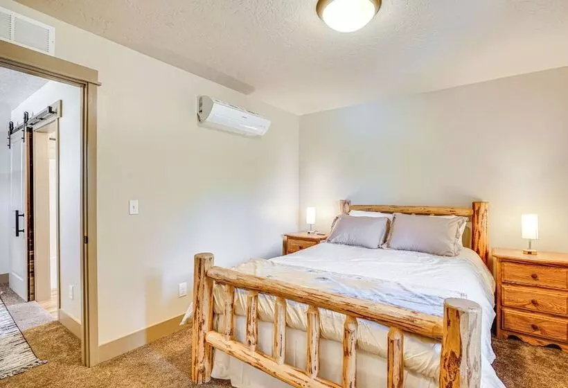 Charming Donnelly Home   1 Mi To Lake Cascade!