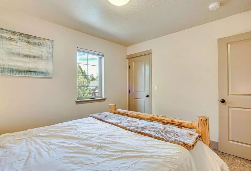 Charming Donnelly Home   1 Mi To Lake Cascade!