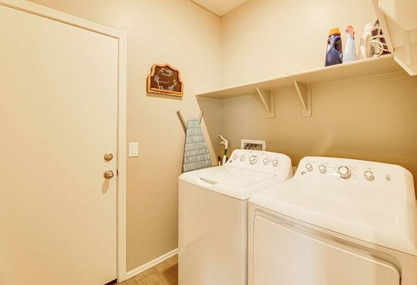 Quiet Casa Grande House Next To Villago Park!