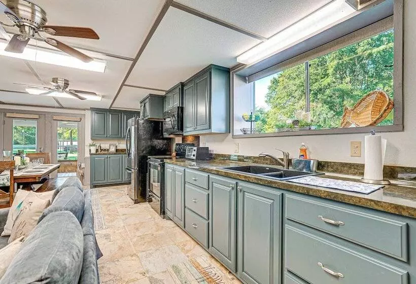 Riverfront Home W/ Boat Launch In Jefferson