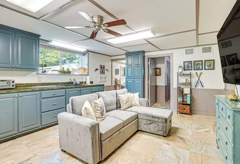 Riverfront Home W/ Boat Launch In Jefferson