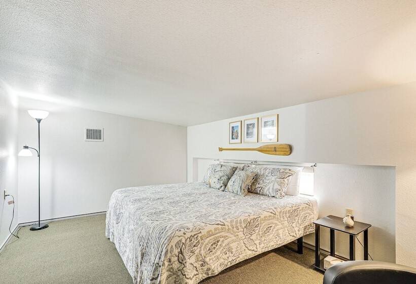 Riverfront Home W/ Boat Launch In Jefferson