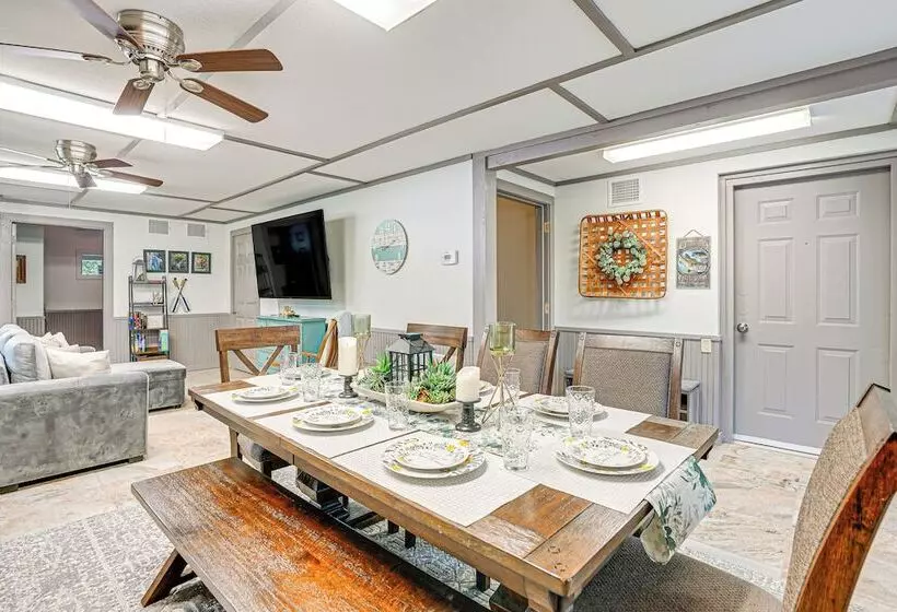 Riverfront Home W/ Boat Launch In Jefferson