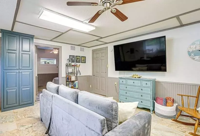 Riverfront Home W/ Boat Launch In Jefferson