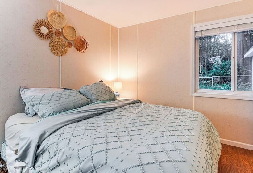 Secluded East Tawas Cabin W/ Private Beach Access!