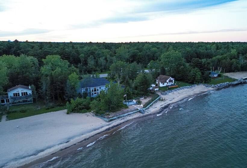 Secluded East Tawas Cabin W/ Private Beach Access!