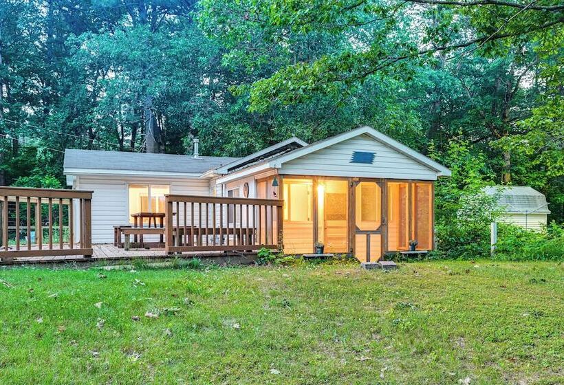 Secluded East Tawas Cabin W/ Private Beach Access!