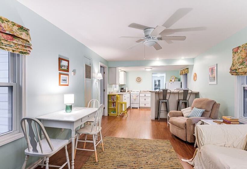 Secluded East Tawas Cabin W/ Private Beach Access!