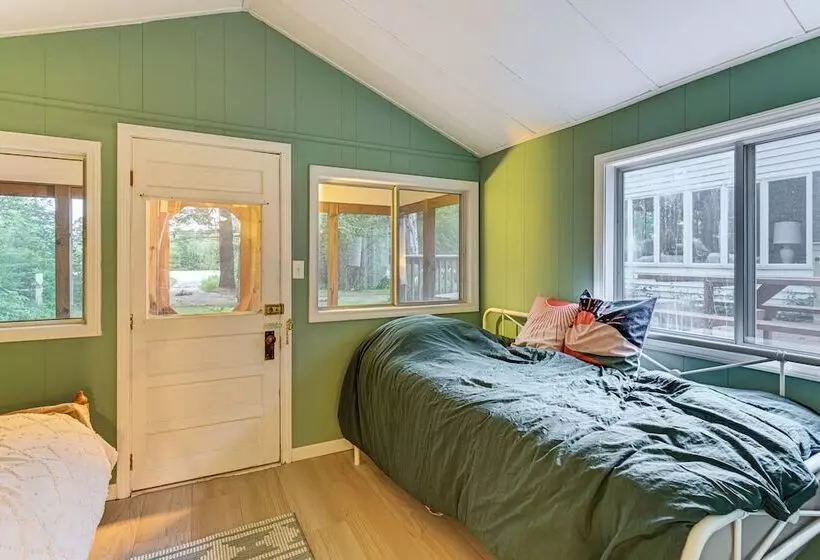 Secluded East Tawas Cabin W/ Private Beach Access!