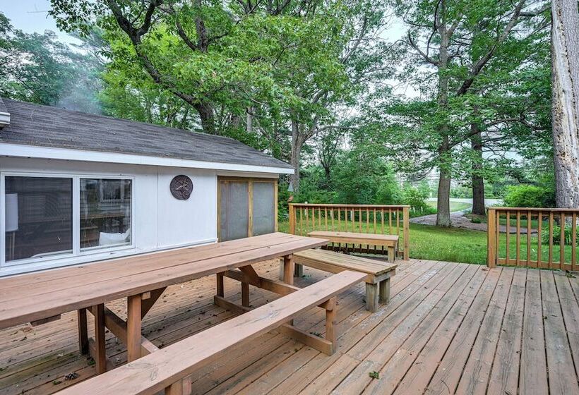 Secluded East Tawas Cabin W/ Private Beach Access!