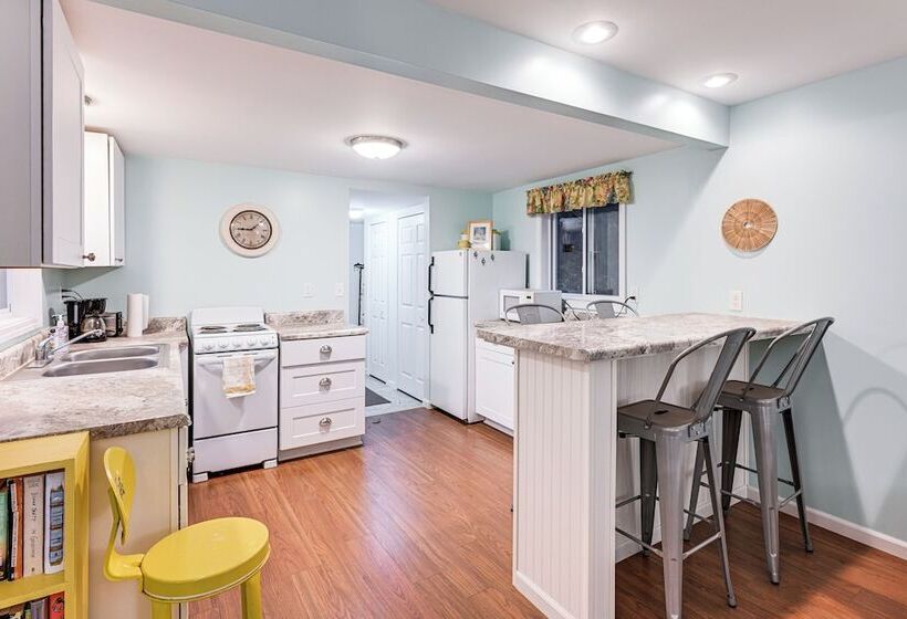 Secluded East Tawas Cabin W/ Private Beach Access!