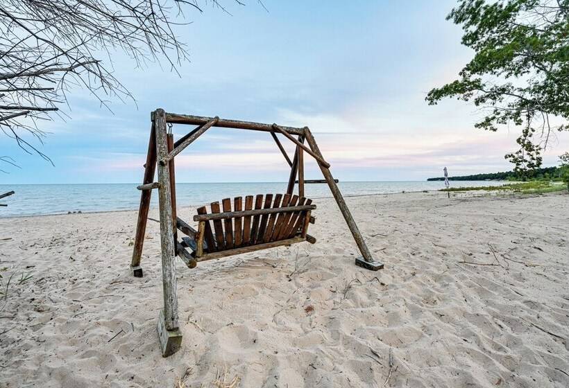 Secluded East Tawas Cabin W/ Private Beach Access!