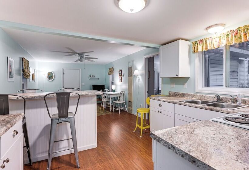 Secluded East Tawas Cabin W/ Private Beach Access!