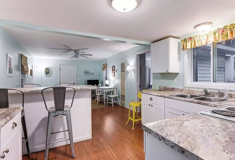 Secluded East Tawas Cabin W/ Private Beach Access!