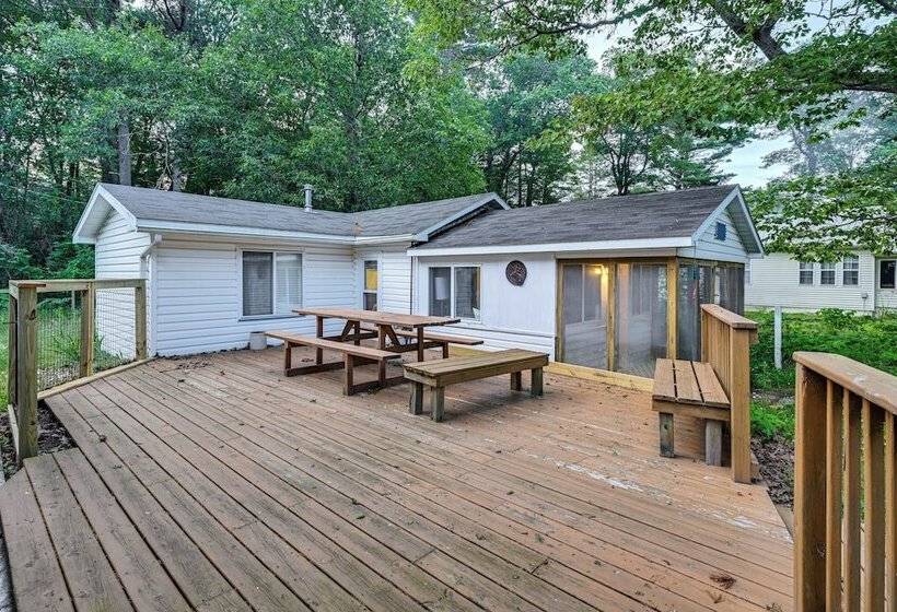 Secluded East Tawas Cabin W/ Private Beach Access!