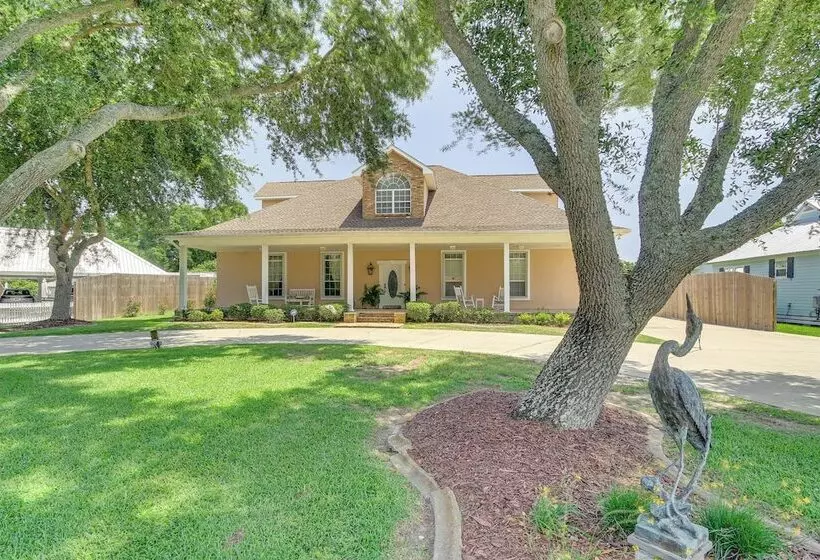 Spacious Bay St Louis Home   1/2 Mi To Old Town!