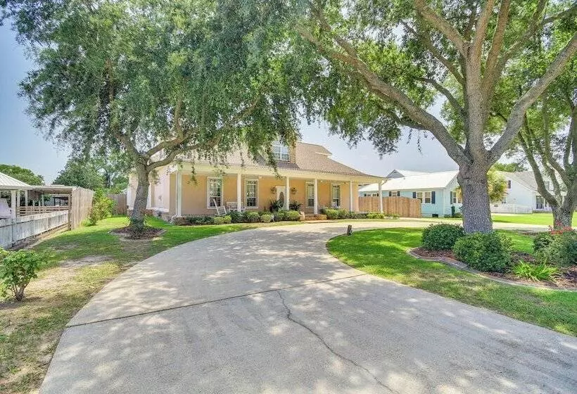 Spacious Bay St Louis Home   1/2 Mi To Old Town!