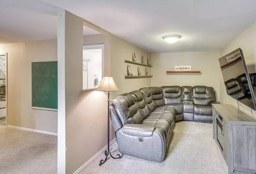 Spacious Eagle River Escape W/ Hot Tub + Views!